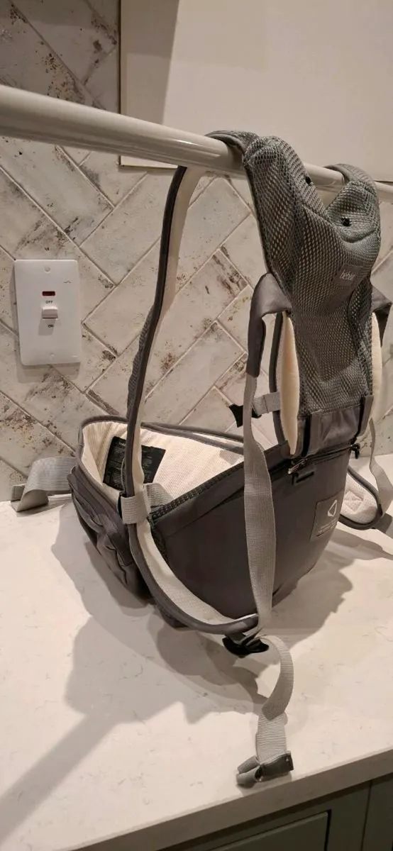 Bebear baby carrier with hip seat - Image 2