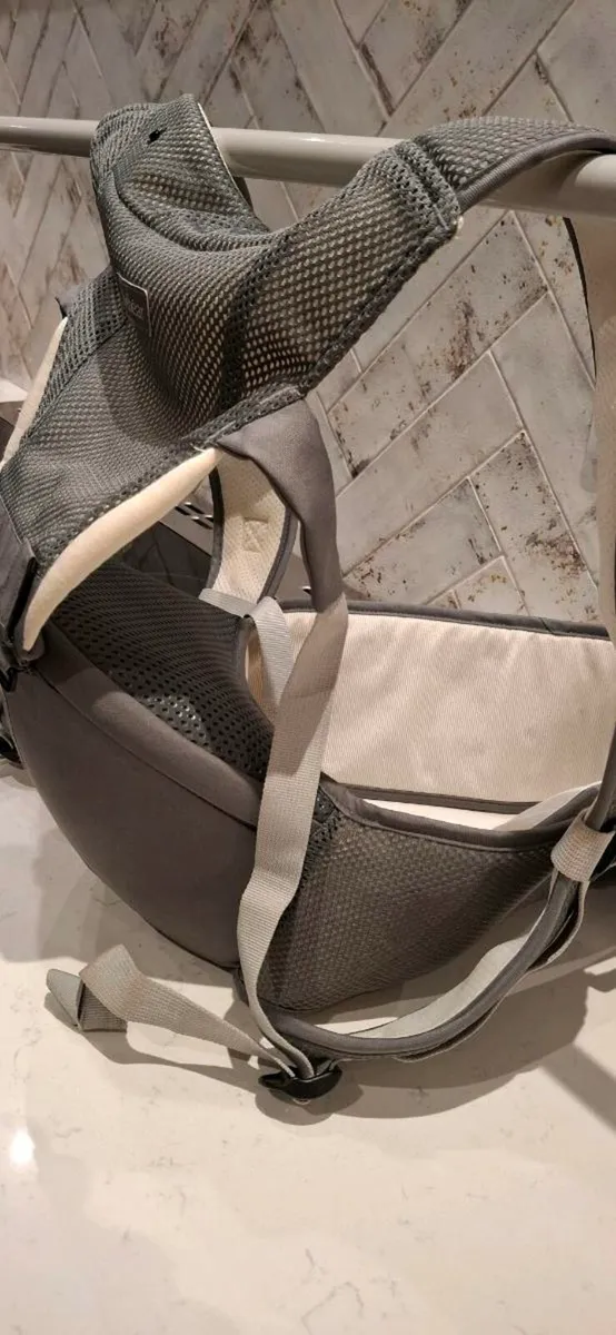 Bebear baby carrier with hip seat - Image 3