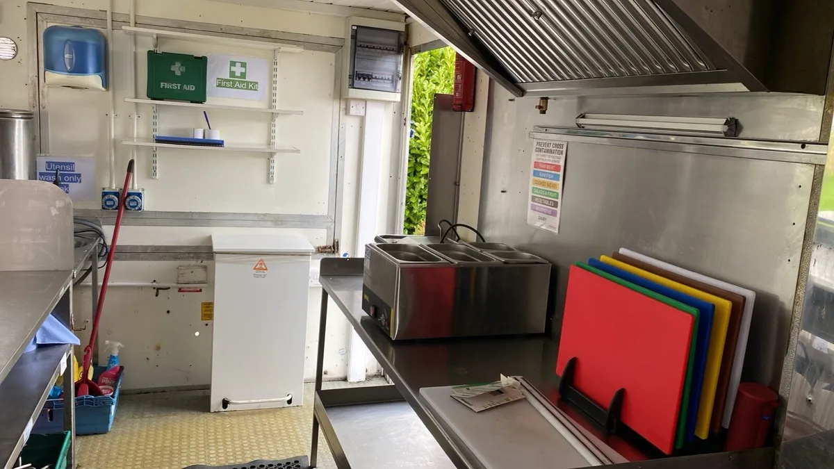 Food Trailer - Image 4