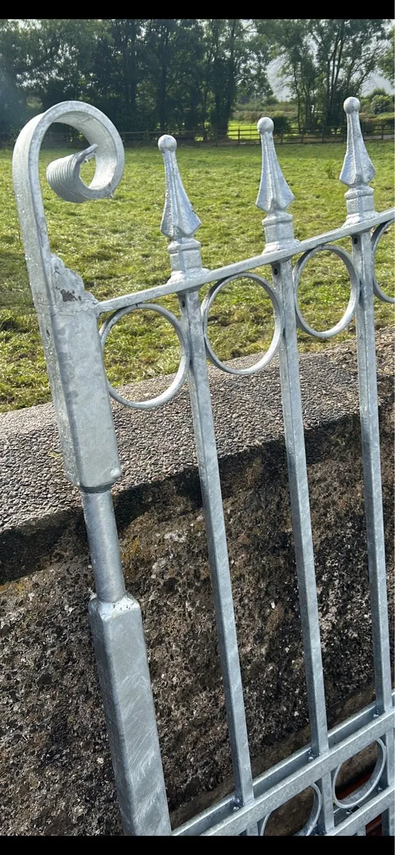 4 metre driveway gates - Image 2