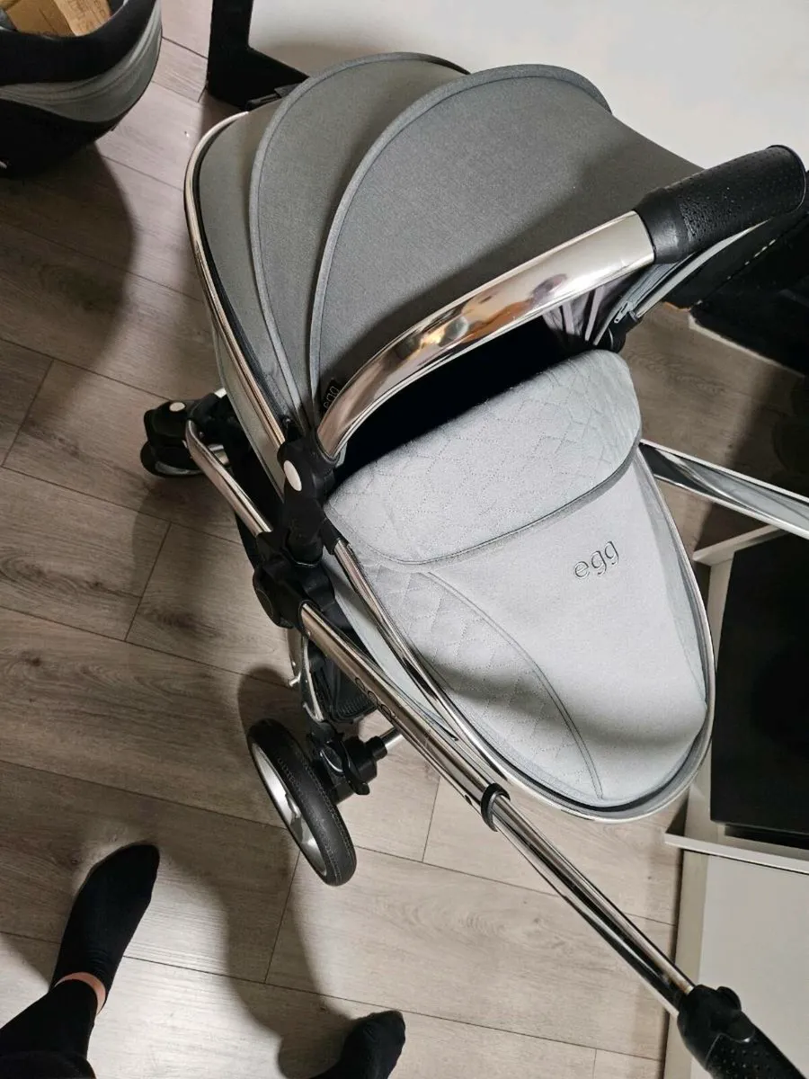 Egg 2 Travel System - Image 1