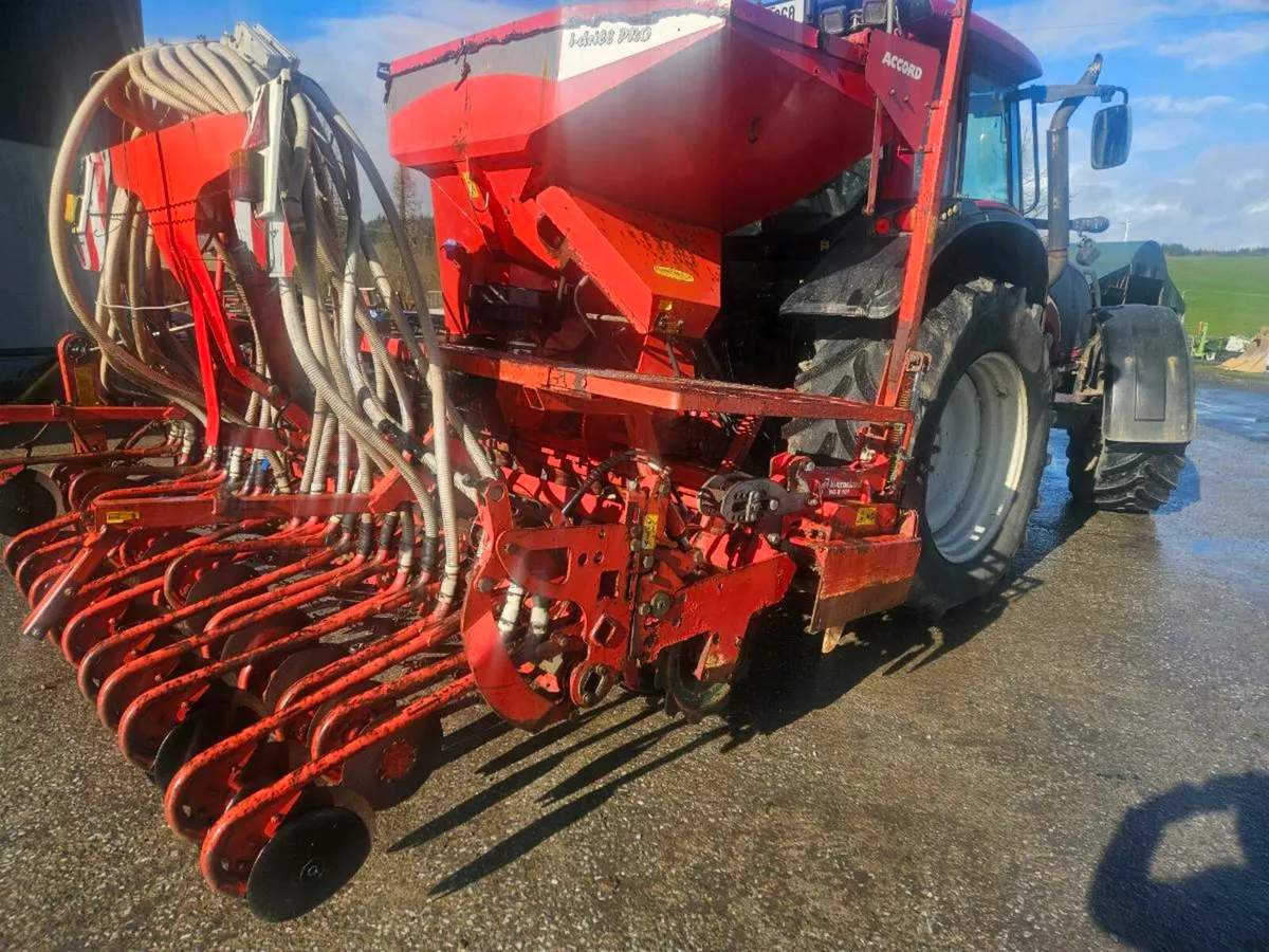 2012 Kverneland 3m seeder - Image 1