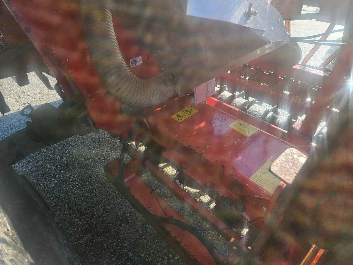 2012 Kverneland 3m seeder - Image 3