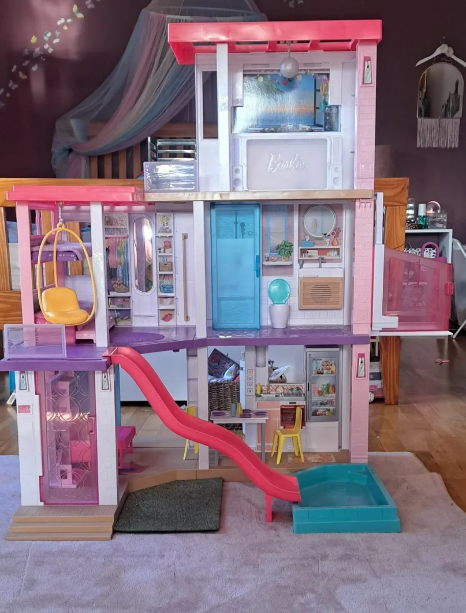 Barbie doll house - Image 1