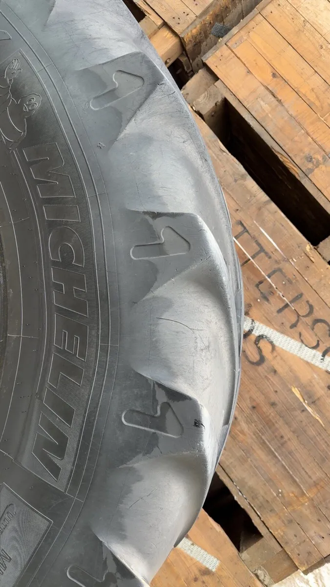 710 + 600 Michelin tyres - Image 3