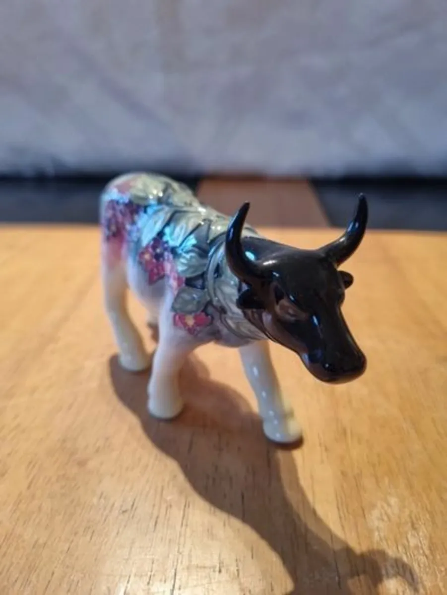 Porcelain colorful cow figurine - Image 2