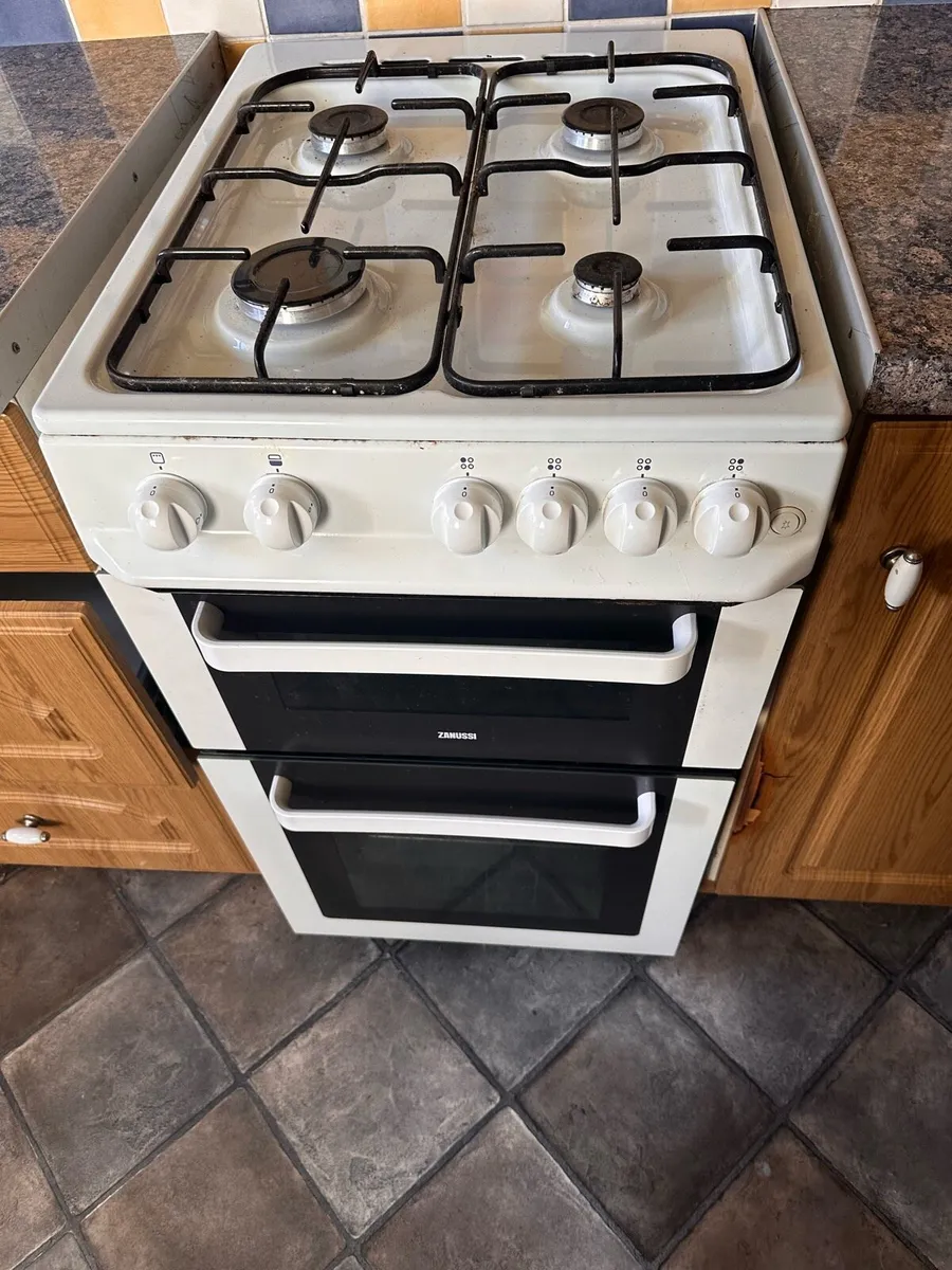 Gas 4 Ring Oven - Image 1