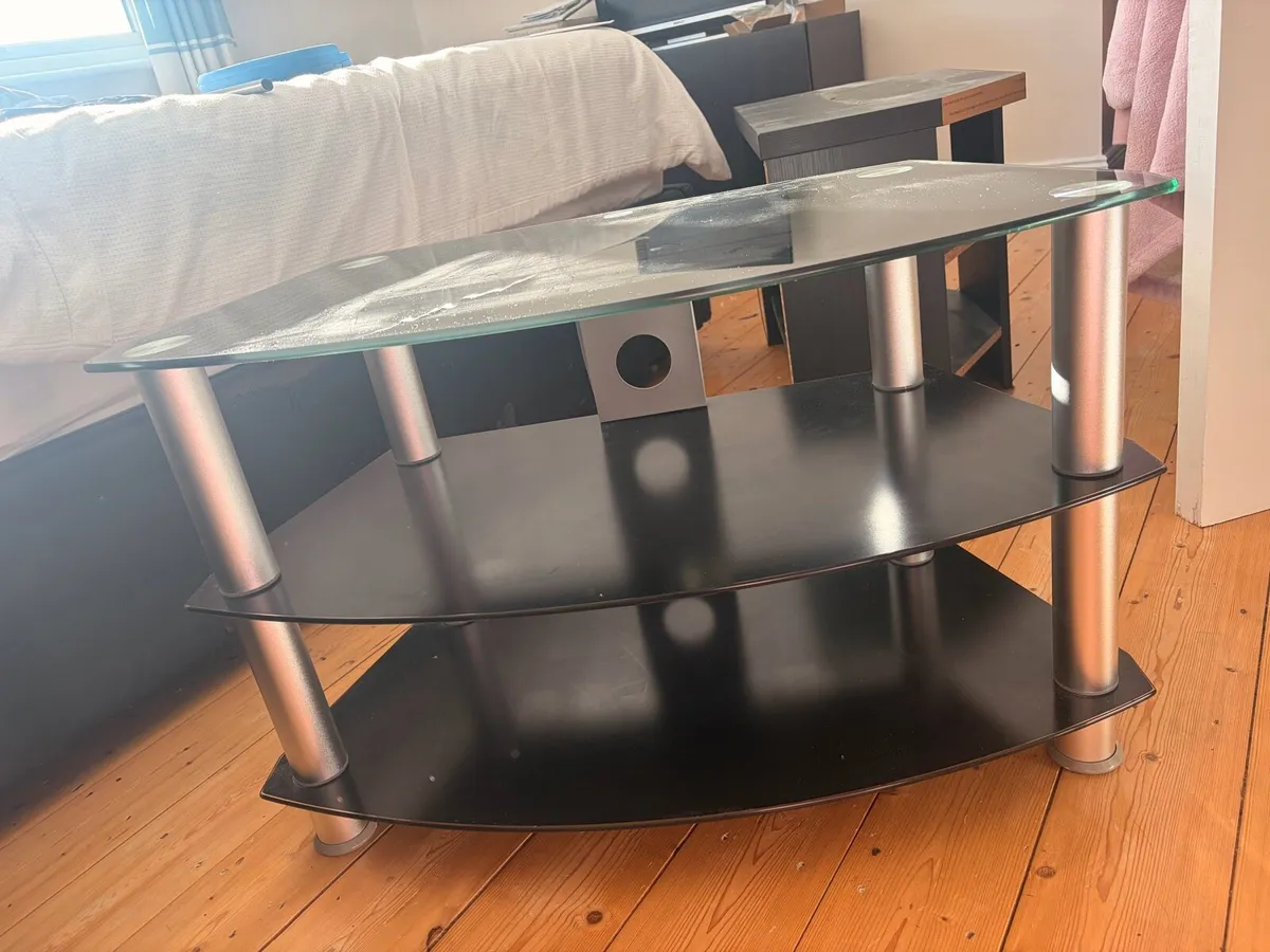 Glass TV stand - Image 1