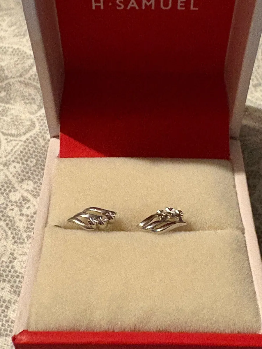 18 ct white gold earrings - Image 1