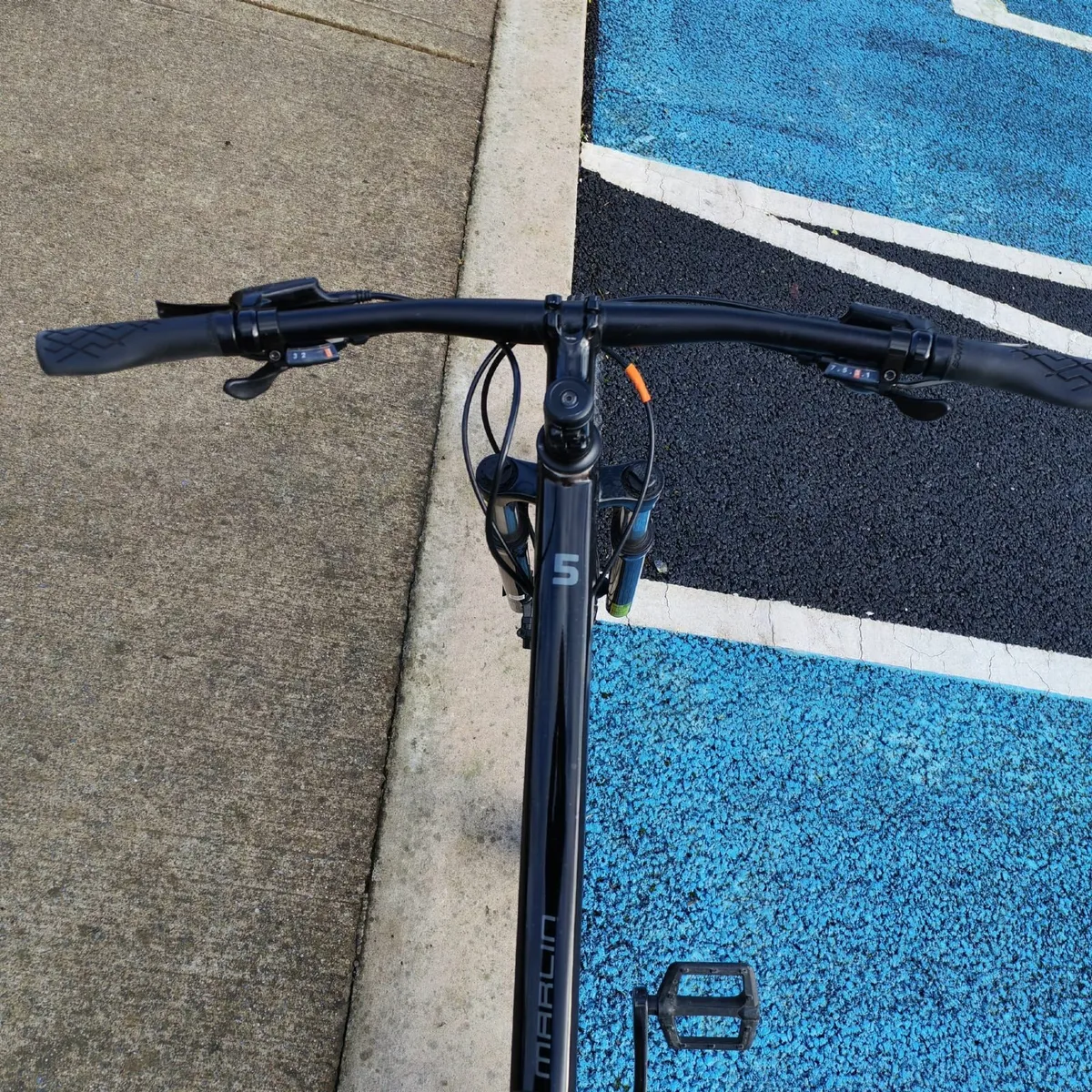 Trek Marlin 5 Mountain Bike - Image 2