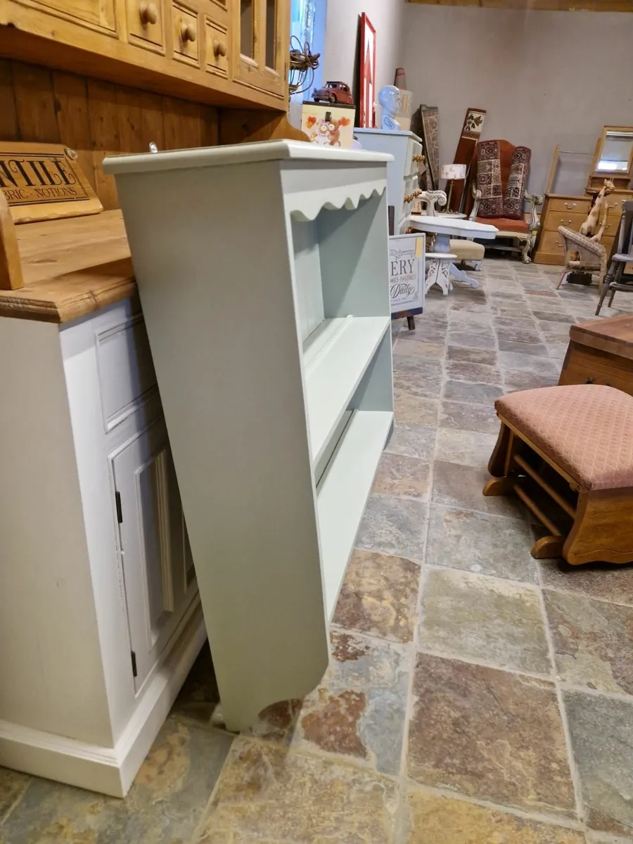 Pine wall dresser, plate rack - Image 2