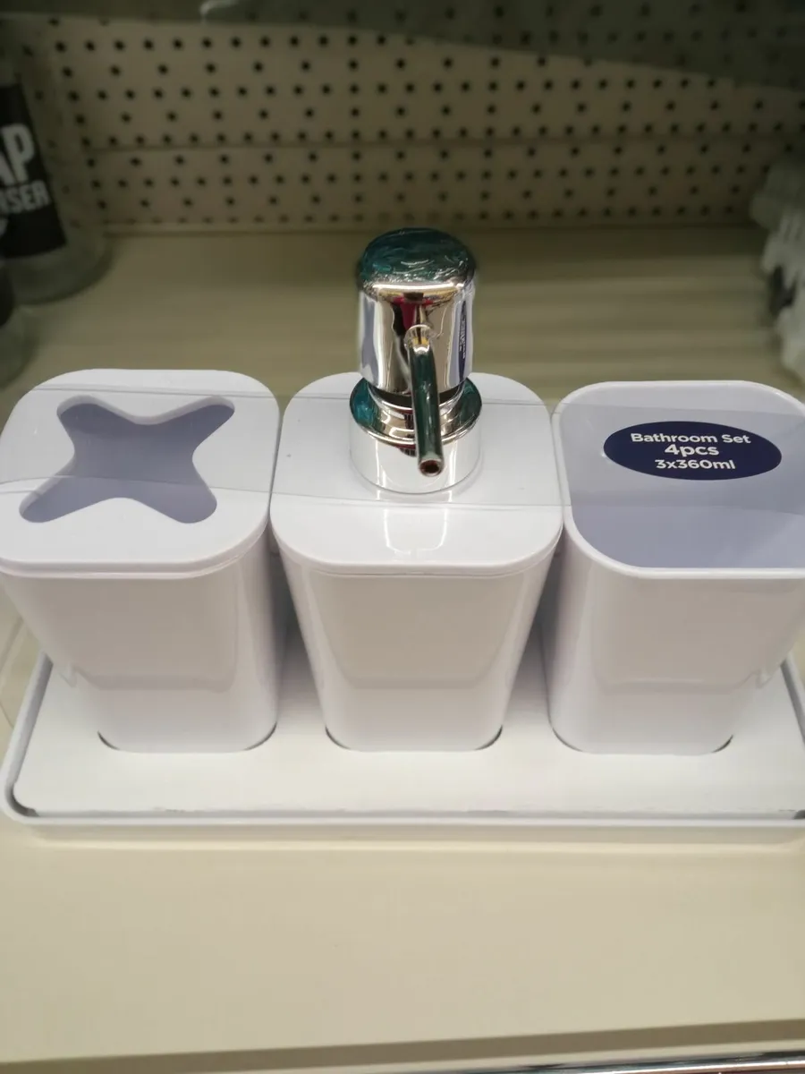 4 Bathroom Set - Image 1