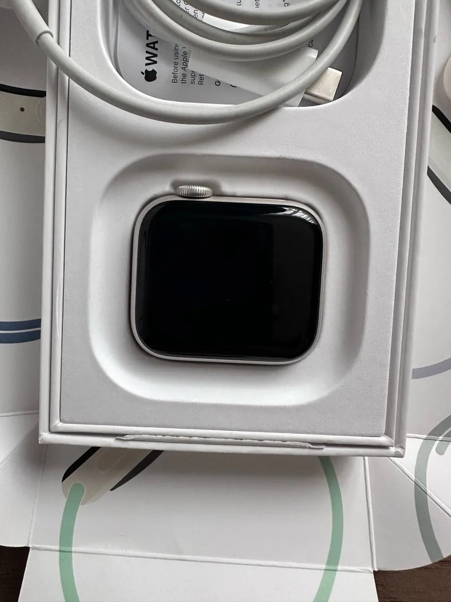 Apple watch SE 40mm - Image 4
