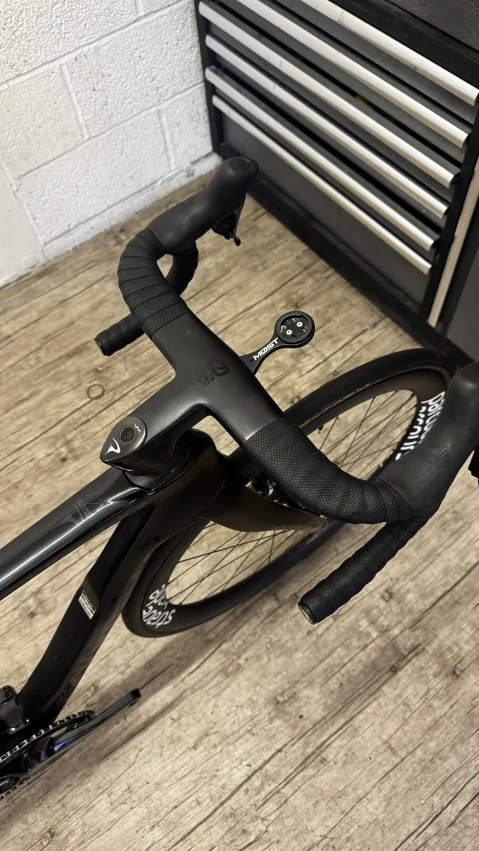 Pinarello Dogma F( no pedals included) - Image 4