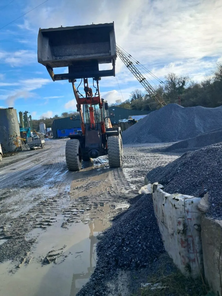 O&K 35.5 High Tip Loading Shovel - Image 4