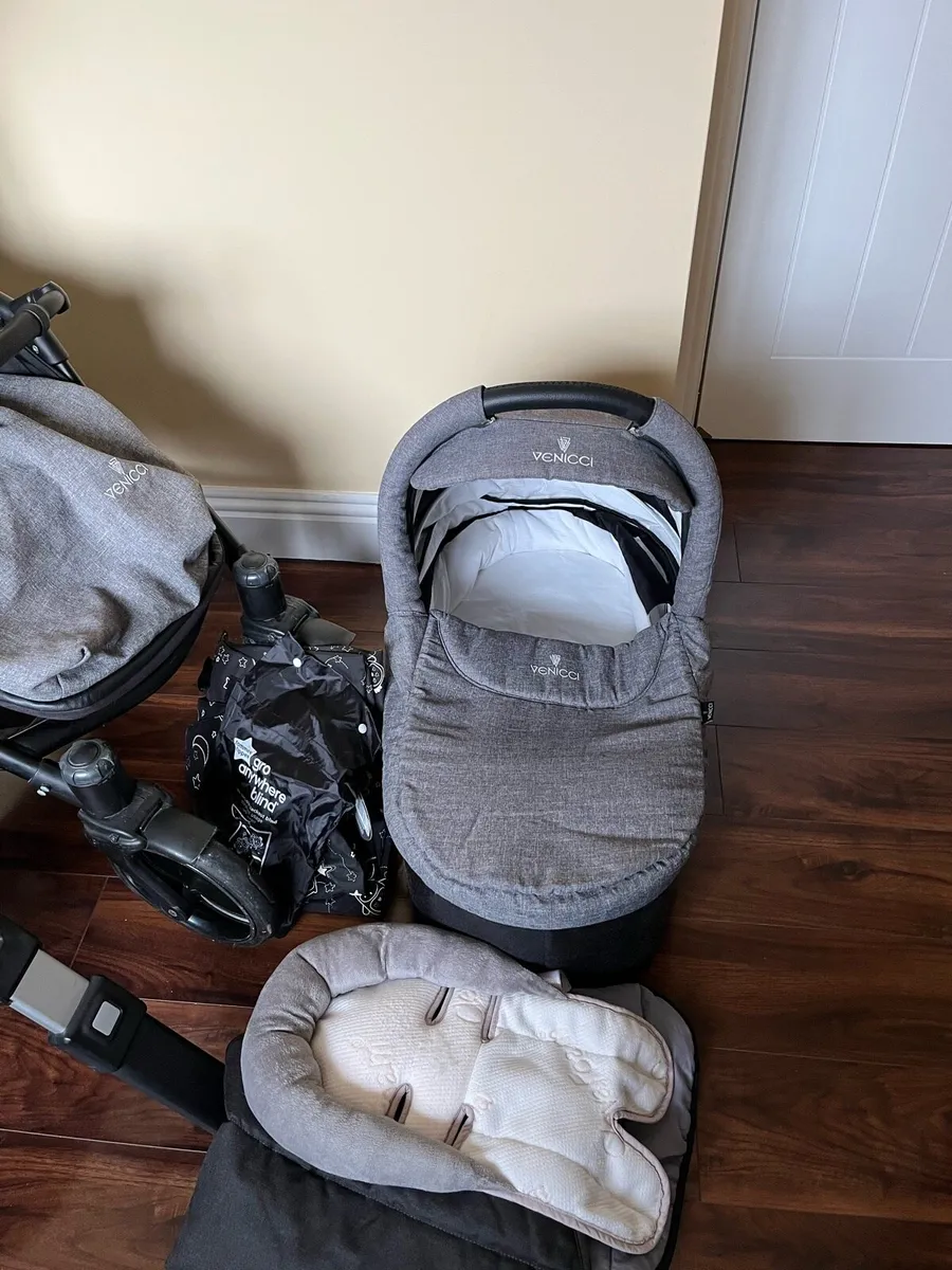 Venicci travel system - Image 3