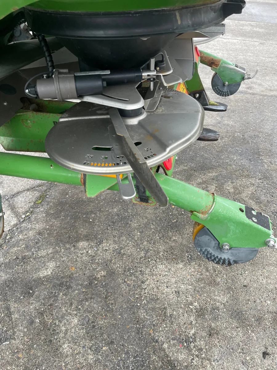 Amazon fertiliser spreader - Image 4