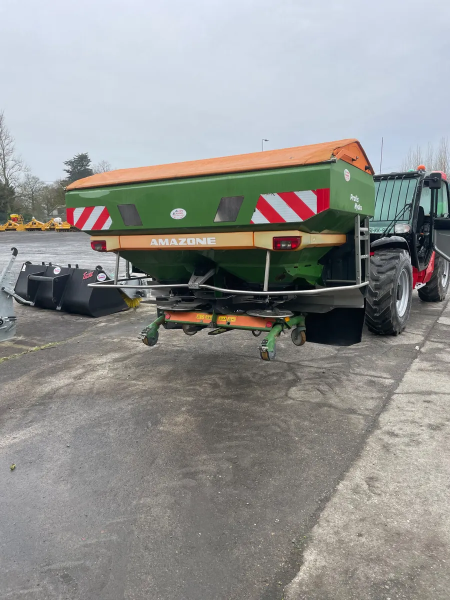 Amazon fertiliser spreader - Image 2