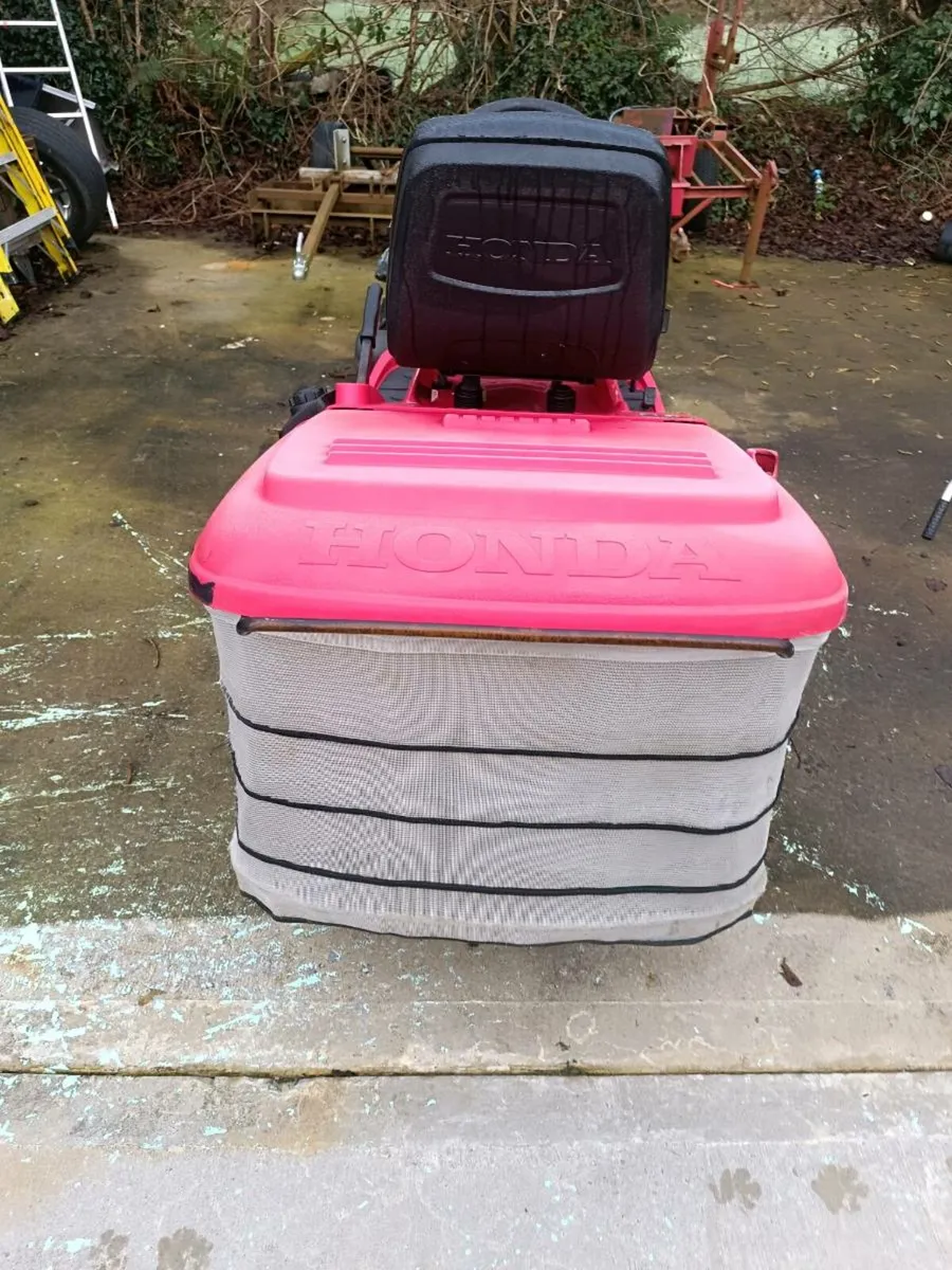 Ride on mower - Image 2