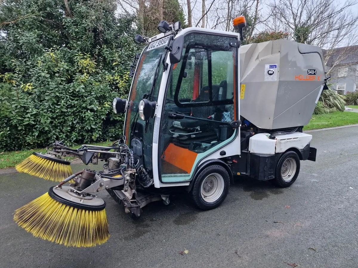 2021 Holder X45i 44hp Road Sweeper Roadsweeper - Image 2