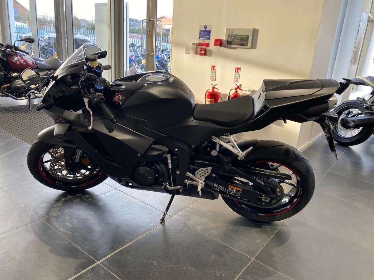 CBR600RR - Image 2