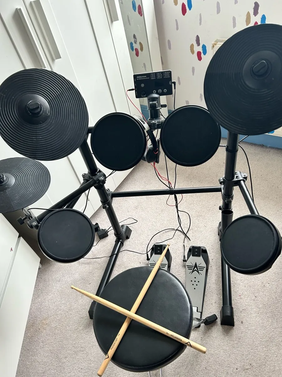 Electronic drum kit - Image 1