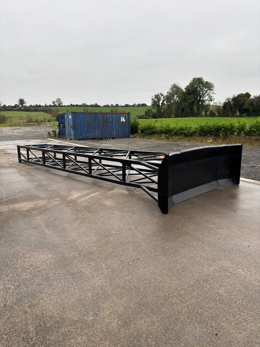 Pushing Blade - Image 2