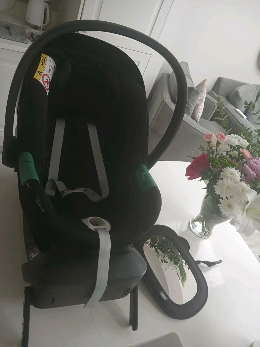 Car seat iso fix and mirror - Image 2