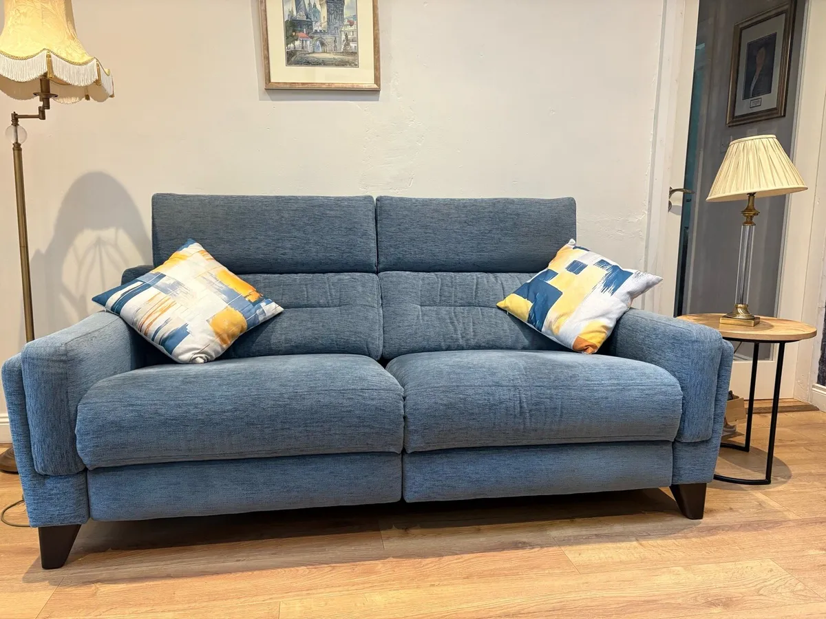 Parker Knoll electric sofa - Image 1