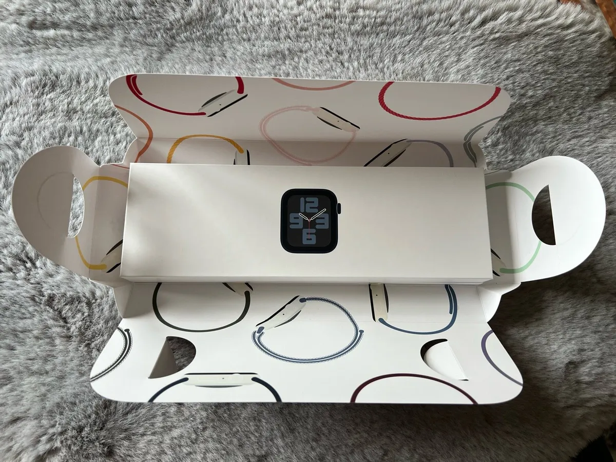 Apple Watch SE (Gen 2) GPS 44mm Midnight *new* - Image 2