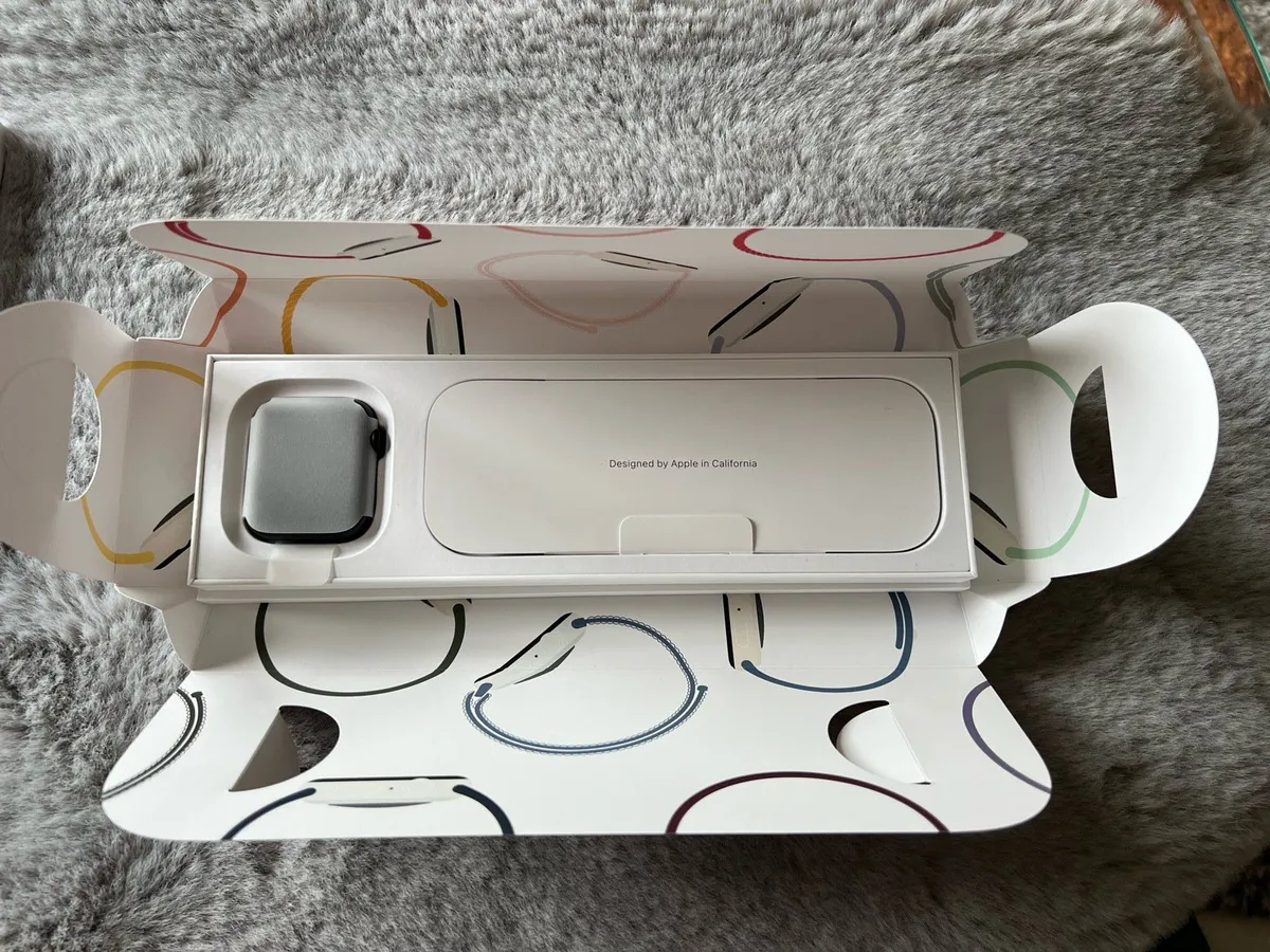 Apple Watch SE (Gen 2) GPS 44mm Midnight *new* - Image 3