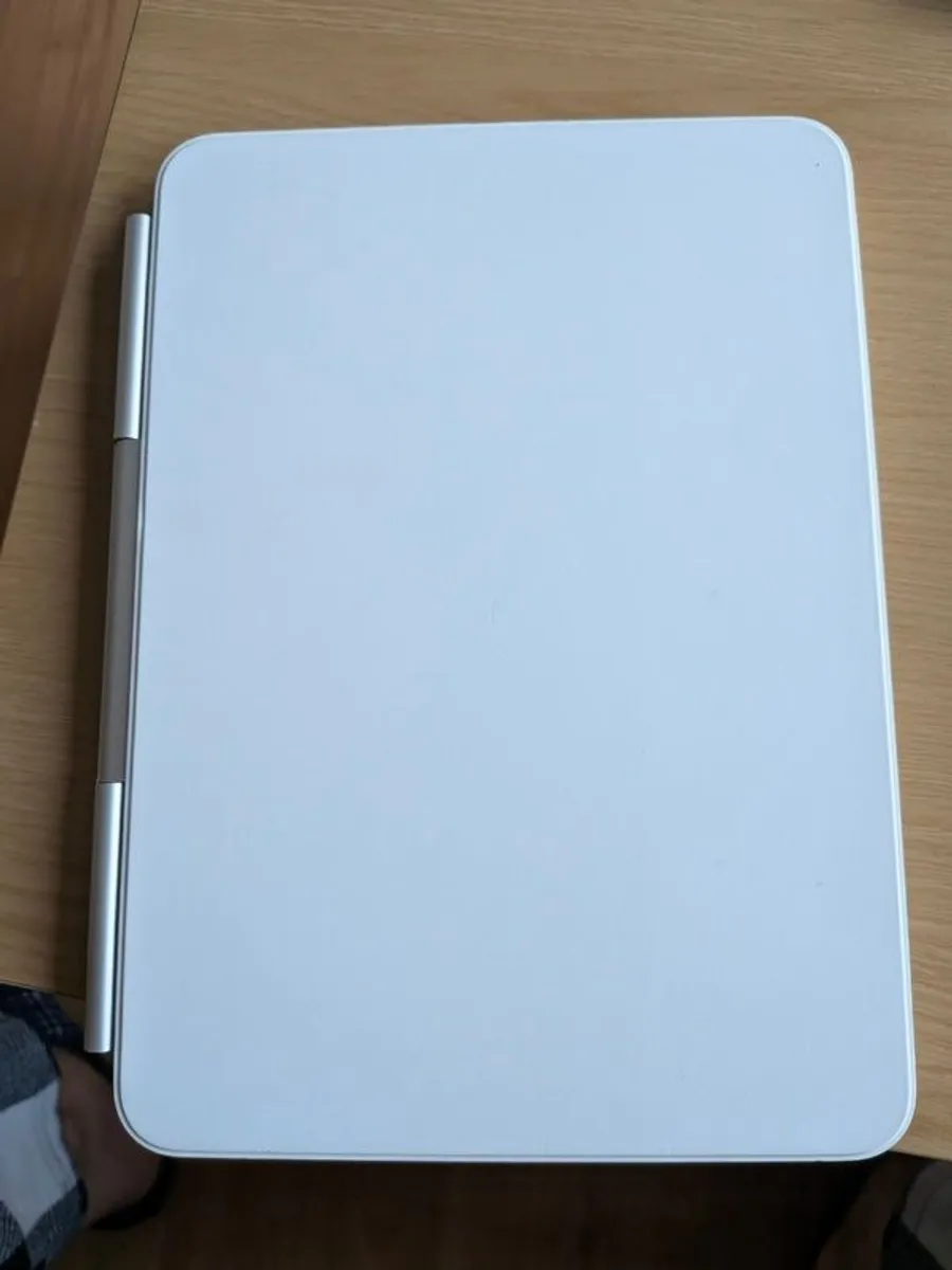 iPad Pro M4 with Magic Keyboard and Apple Pencil Pro - Image 4
