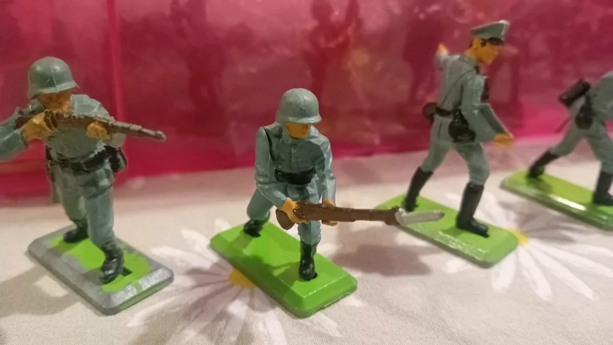 Vintage Britain's deetail,Original - Image 2