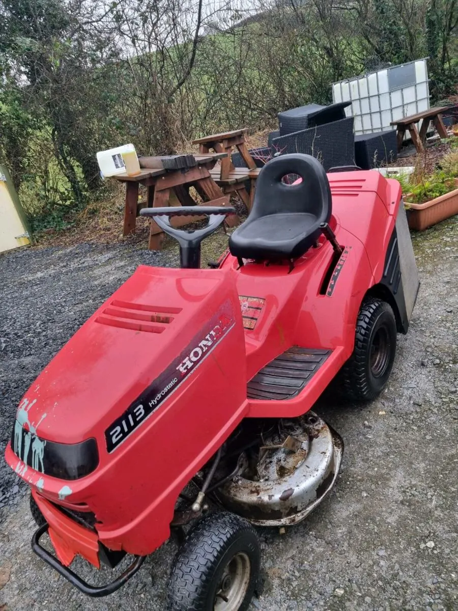 Honda ride on lawnmower - Image 1