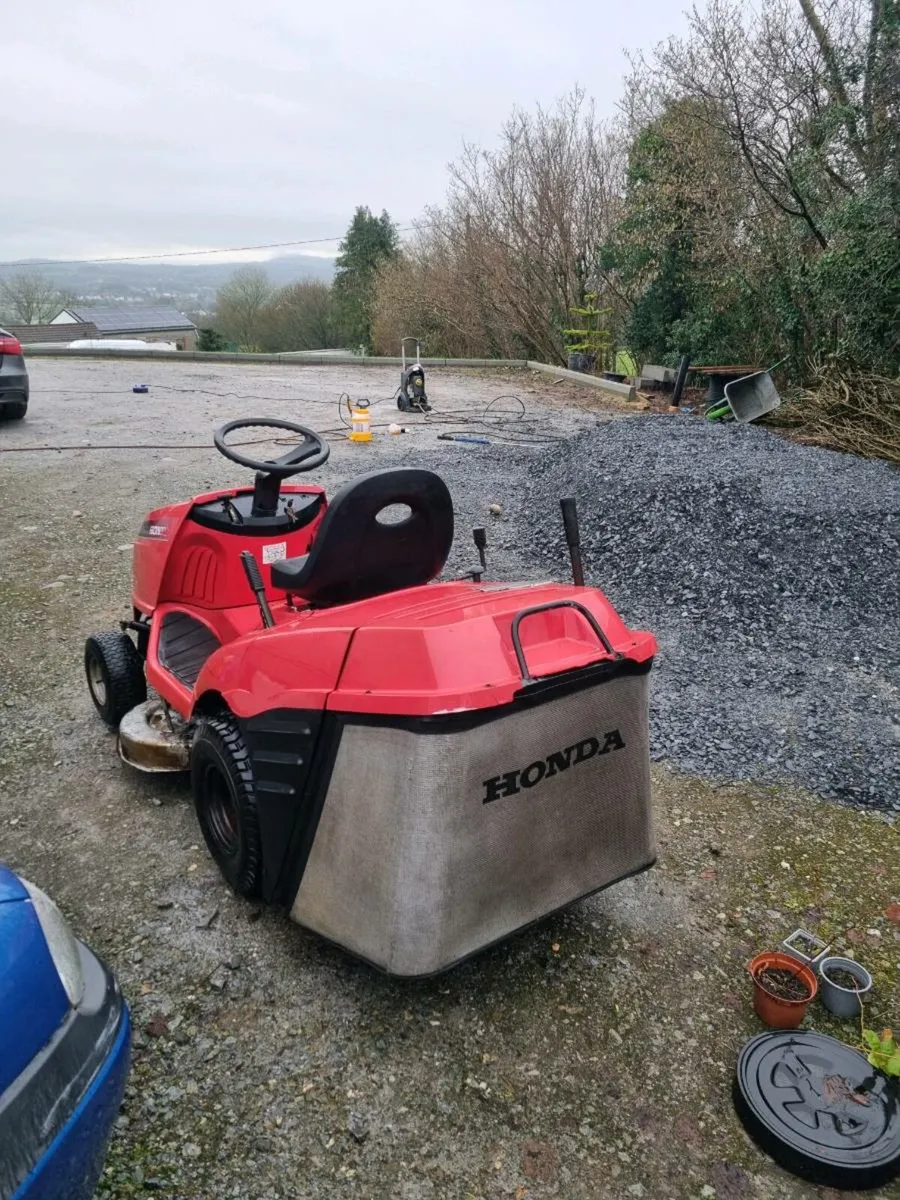 Honda ride on lawnmower - Image 2