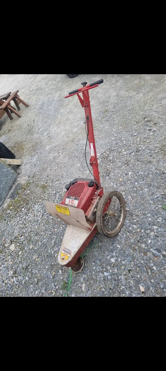 Briggs and Stratton Trimmer - Image 2