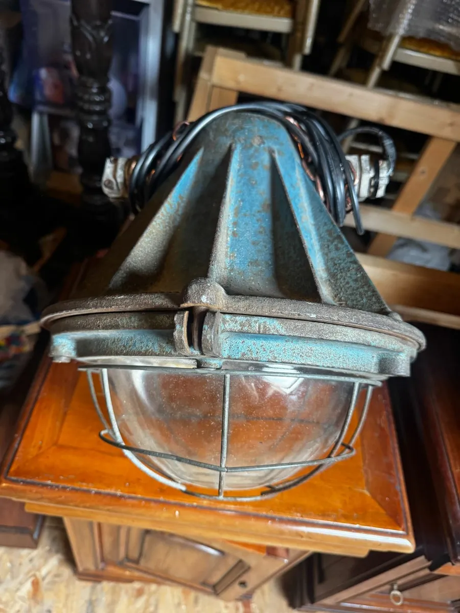 Industrial Light fitting - Image 1