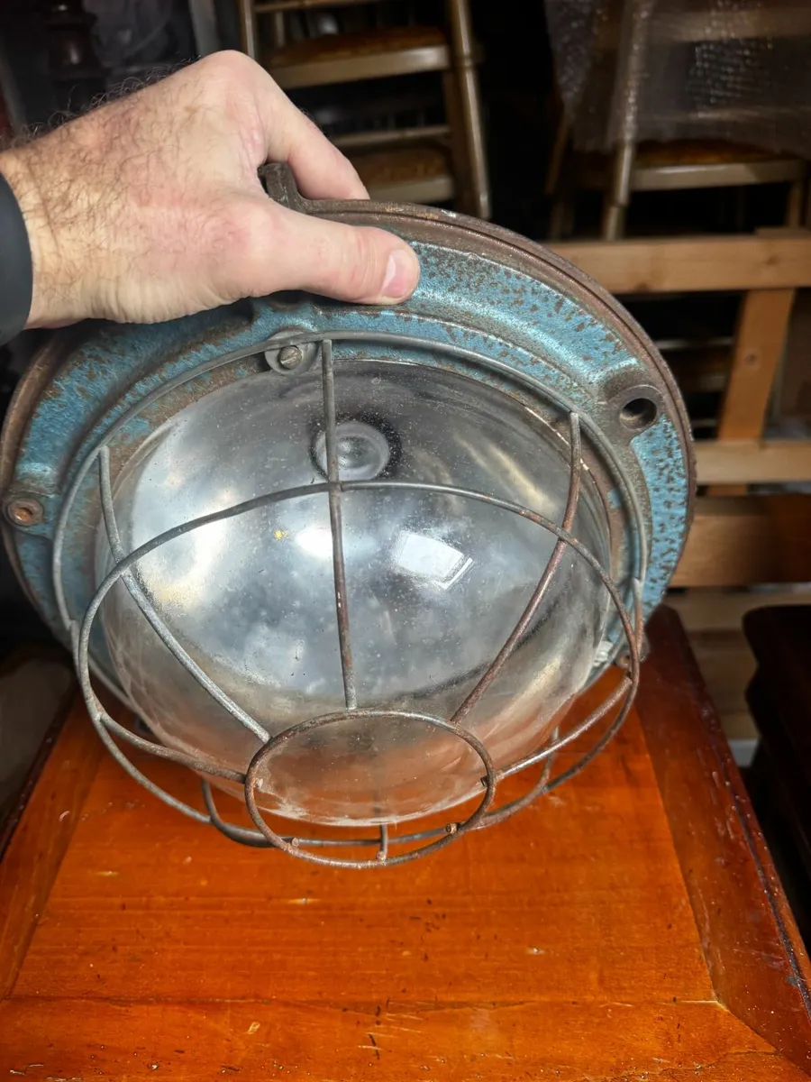 Industrial Light fitting - Image 2