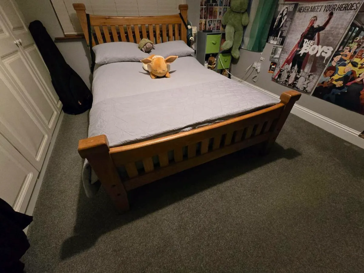 Solid oak double bed frame - Image 1