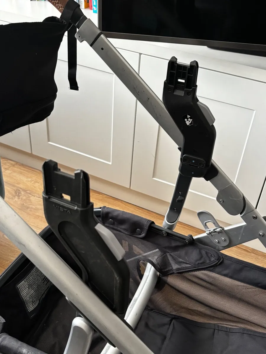 Uppababy Vista V2 and Accessory Bundle - Image 4