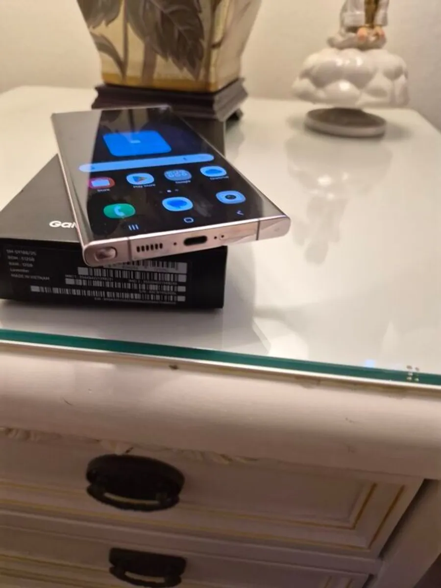 Samsung S23 Ultra Lavender 512GB Lavender Grade A would pass as brand New comes with box and case - Image 2