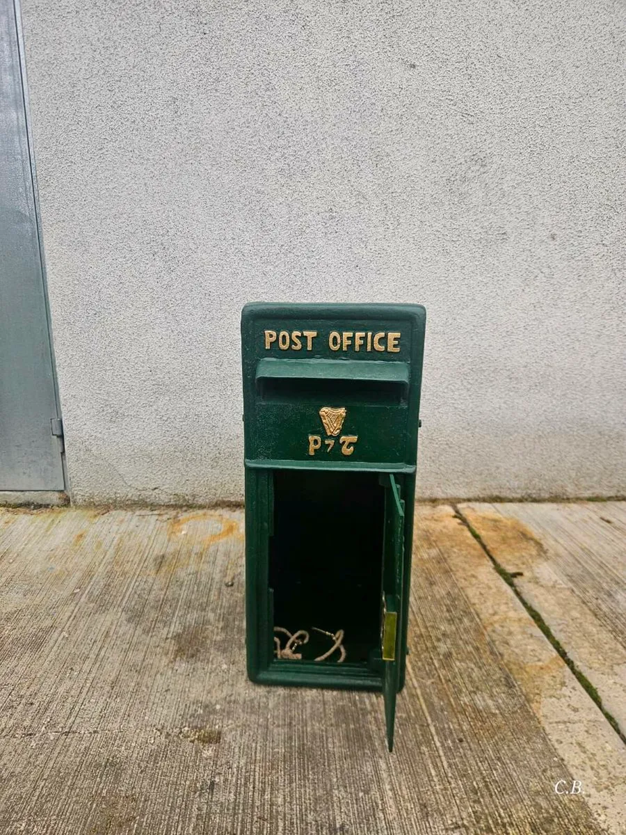 Post box - Image 1