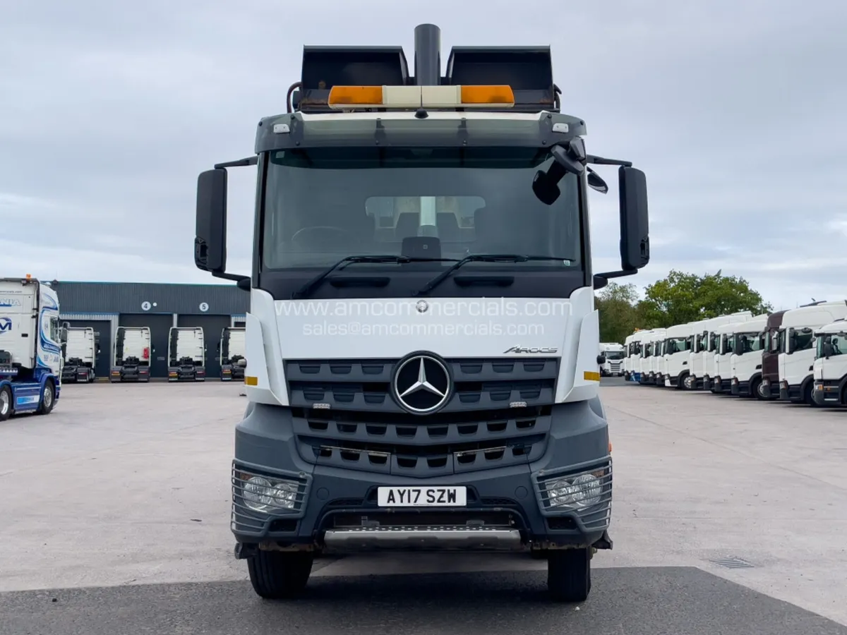 2017 MERCEDES-BENZ AROCS 3240K TIPPER - Image 2