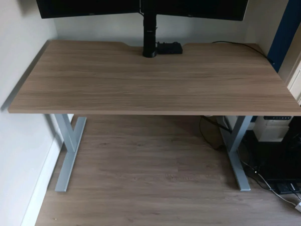 Standing office desk - Image 1