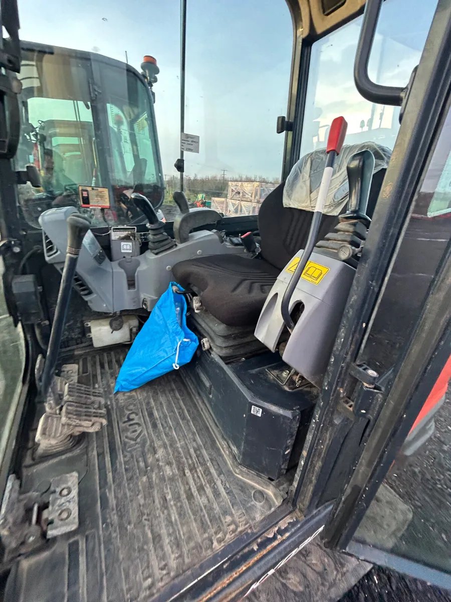 2022 Kubota kx030-4 - Image 3