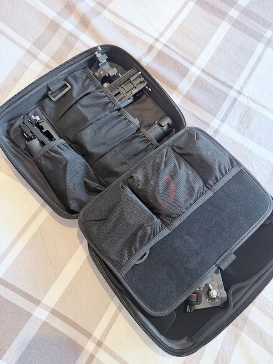 DJI RS3 Combo Like New. Full Kit and Vertical Mount - Image 2