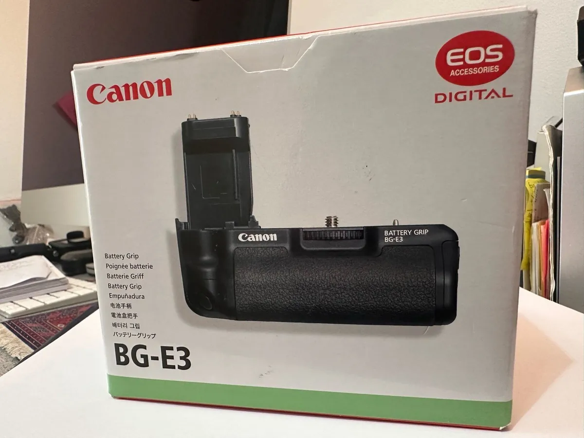 Canon Battery Grip - Image 1