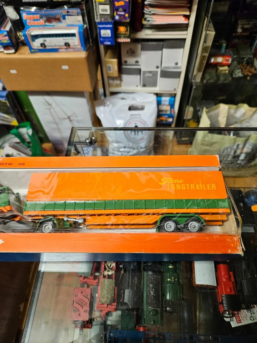 Corgi Tekno Volvo Tractor Unit and Trailer 1.50 - Image 3