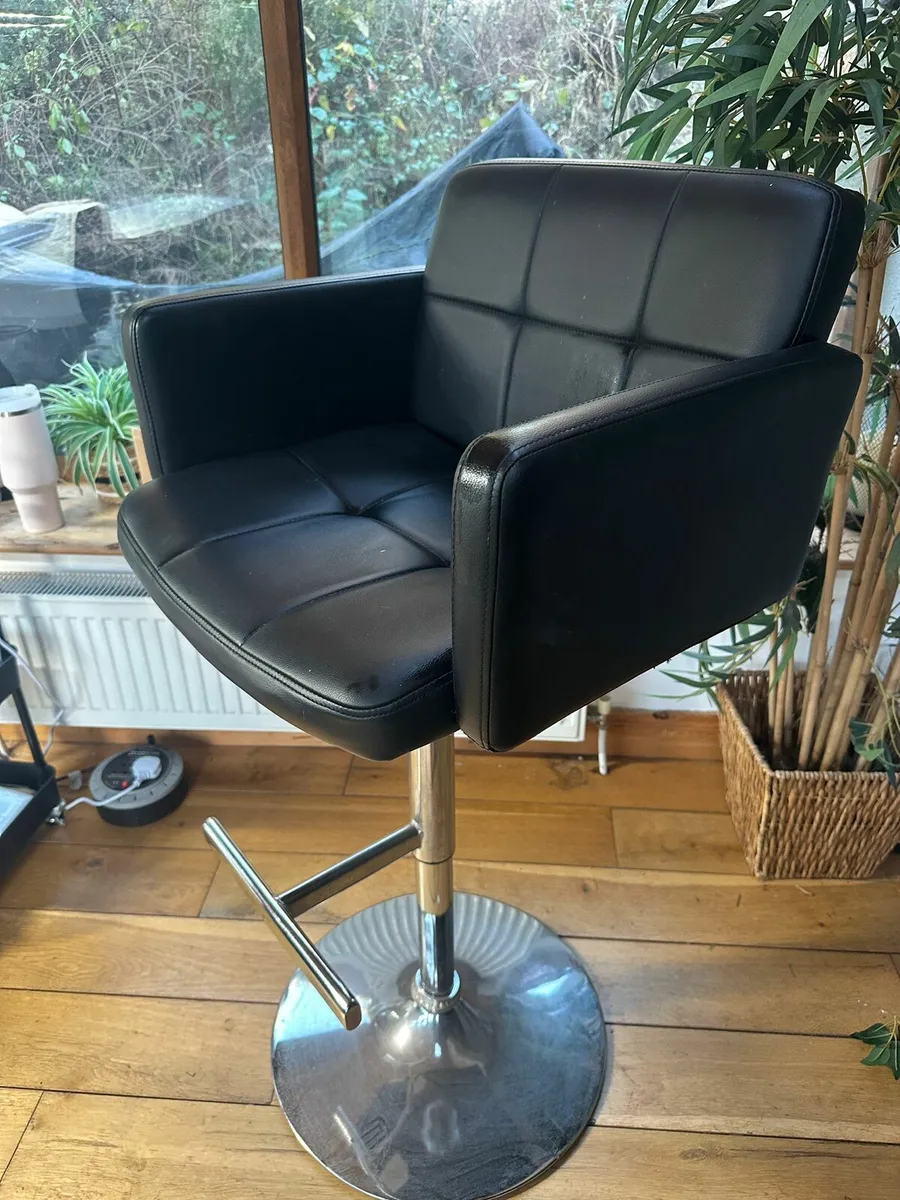 Make Up Chair / Bar Stool - FREE - Image 1
