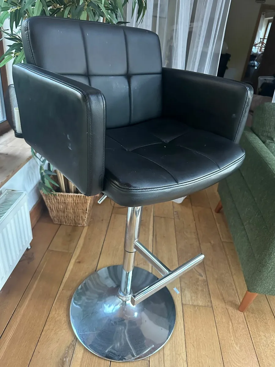Make Up Chair / Bar Stool - FREE - Image 2